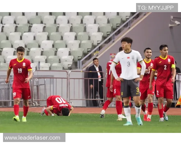 中国杯精彩对决乌拉圭迎战捷克上半场激烈角逐引人瞩目 中国杯精彩对决乌拉圭迎战捷克上半场激烈角逐引人瞩目