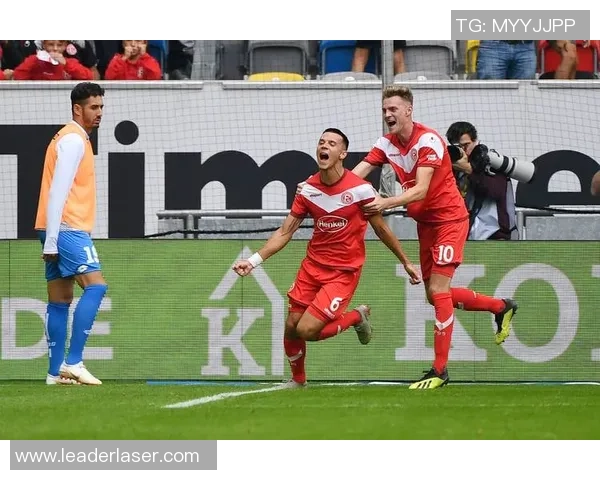 帕德博恩与比勒费尔德的激烈对决谁能在这场比赛中笑到最后 帕德博恩与比勒费尔德的激烈对决谁能在这场比赛中笑到最后